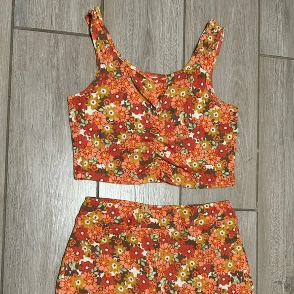 L/XL, 2pc PJs Tiny Tank & Shorts, perfect fall floral patter, excellent cond. - Picture 6 of 8